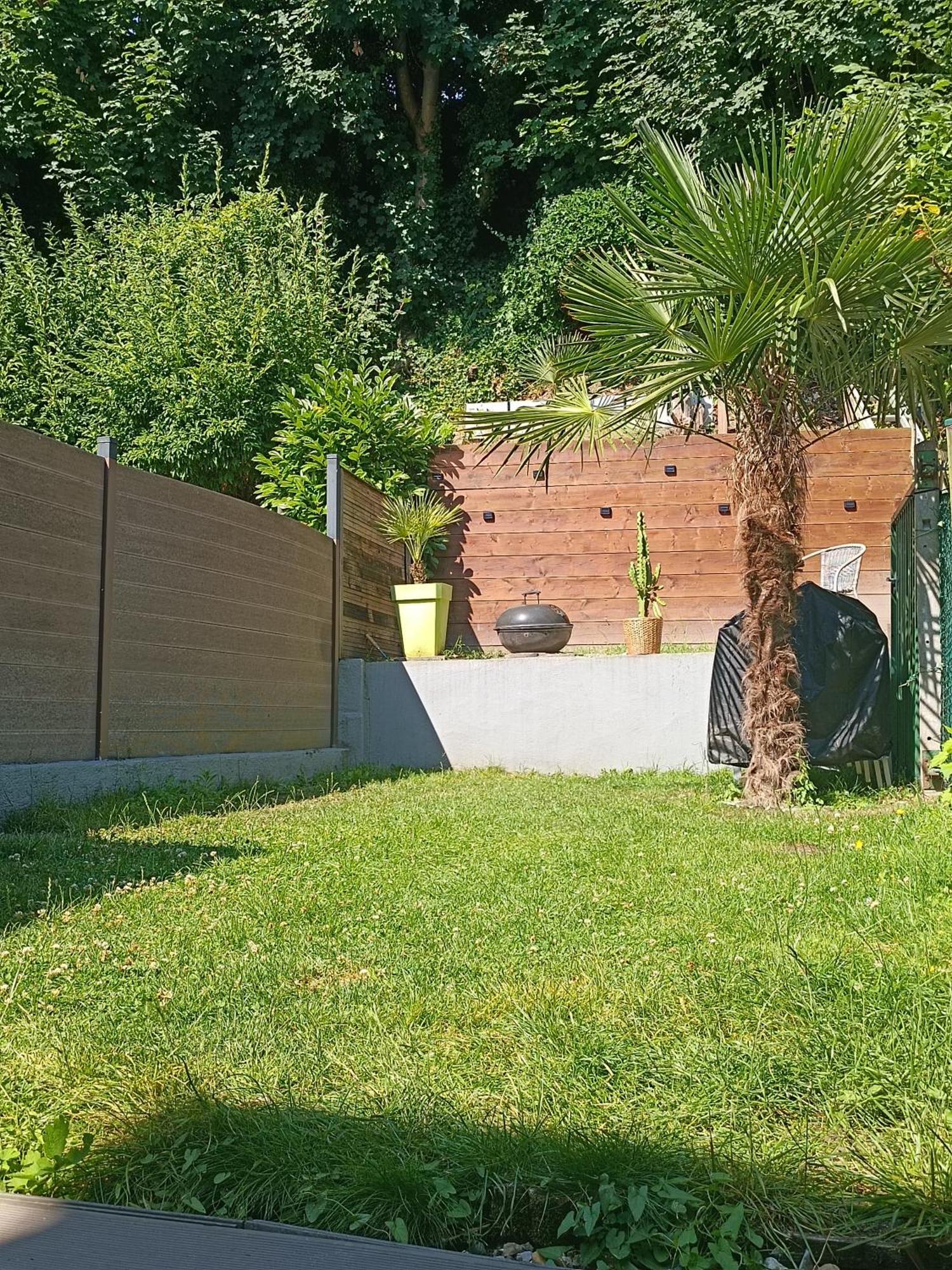 Maison De Charme A Max 10 Personnes Holiday home Rouen